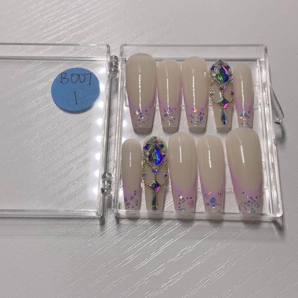 PRESS ON NAILS B007 1